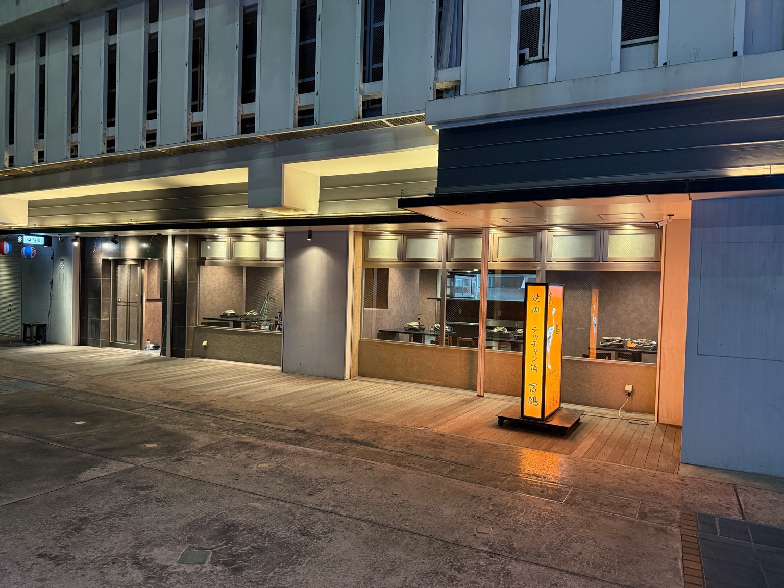 富鶴 難波店 外観